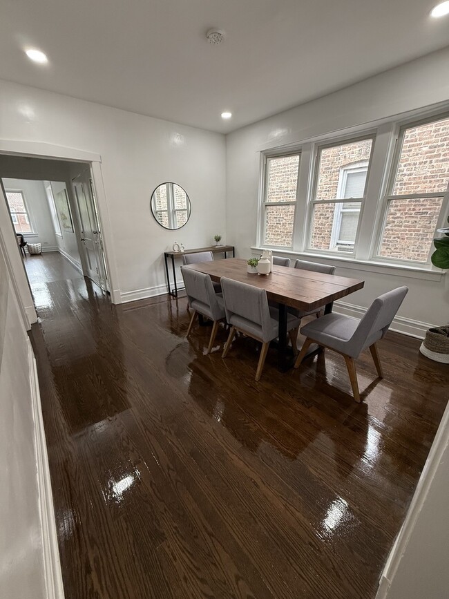 Building Photo - 5092 W Monroe St