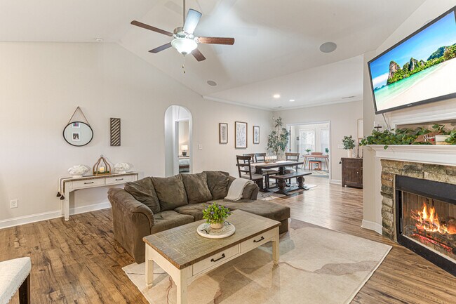 Building Photo - 130 Blue Chip Ct