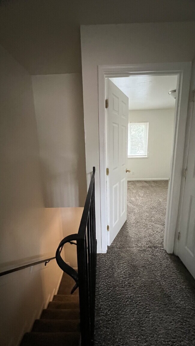 Building Photo - 1116 Evelyn Ln