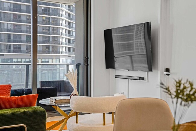 Building Photo - 404 NE 2nd Ave