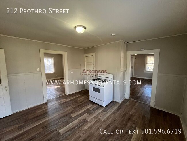 Building Photo - 212 Prothro St