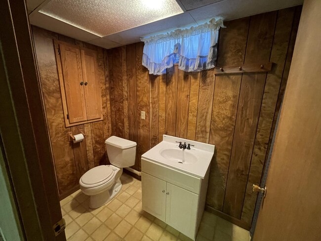 Building Photo - 1608 Mitchell Dr