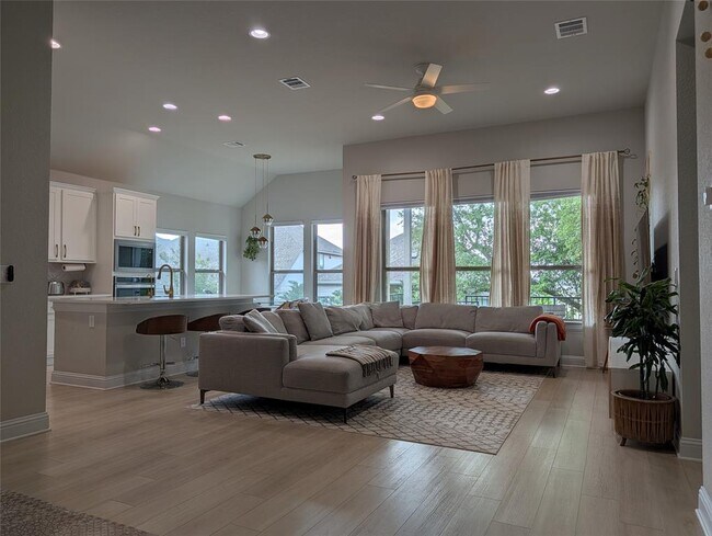 Building Photo - 125 Whistling Willow Dr