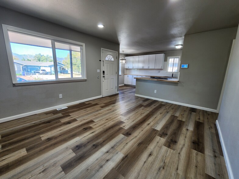 Building Photo - 2874 Carmel Cir