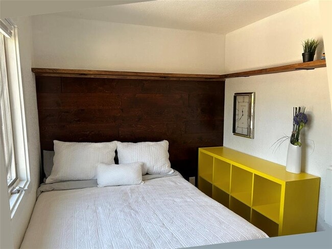 Building Photo - 613 Brentwood St