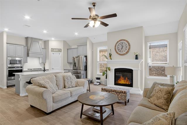Primary Photo - 3933 Sidney Ln