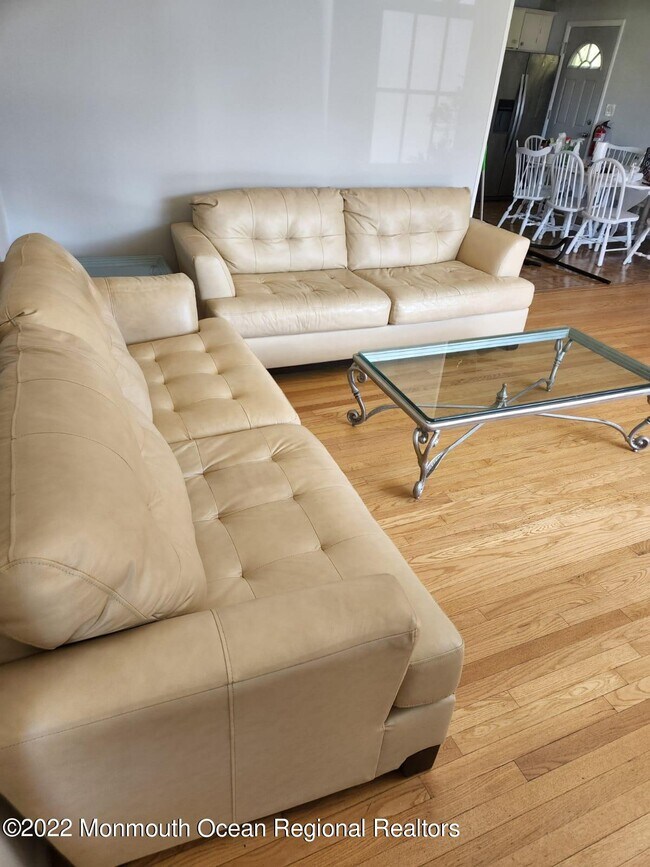 Building Photo - 220 Highwood Rd