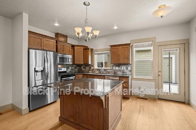 Building Photo - 909 N 31st St