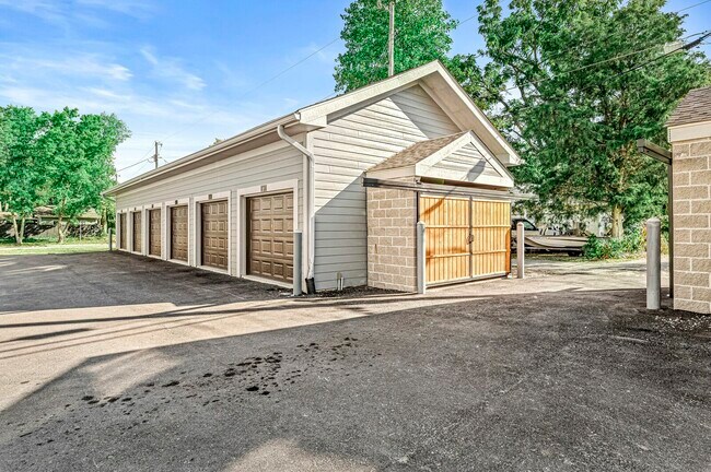 Building Photo - 260 N 10th St