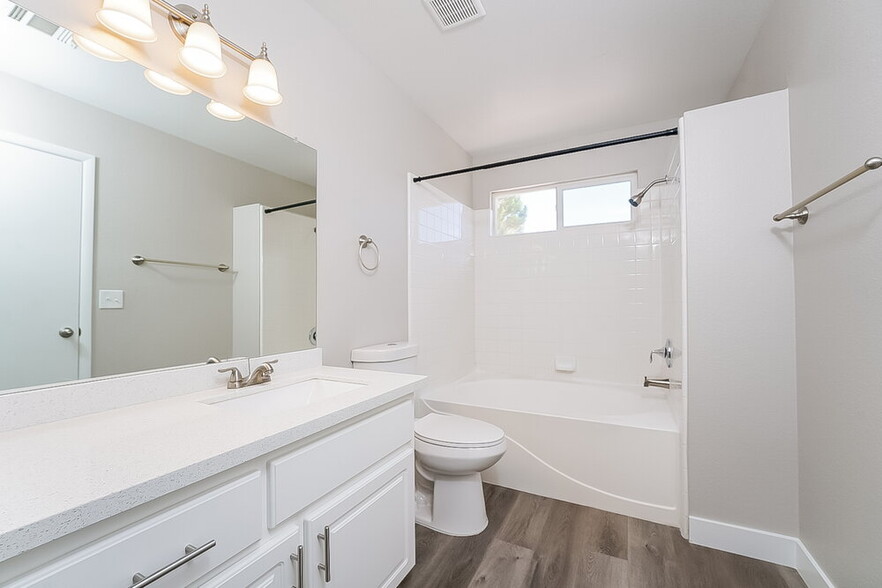 Building Photo - 8733 Country View Ave
