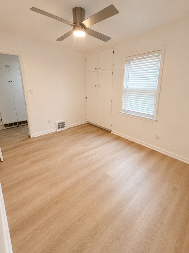 Building Photo - 5309 W 71st St