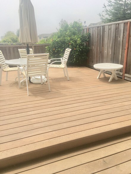 Spacious trex deck with partial ocean view - 419 Sailfish Dr