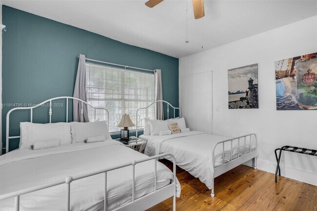 Building Photo - 314 NE 26th Terrace