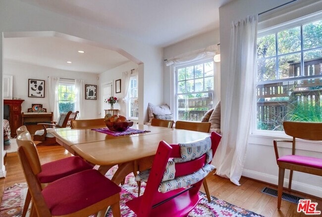 Building Photo - 2154 Willetta Ave N