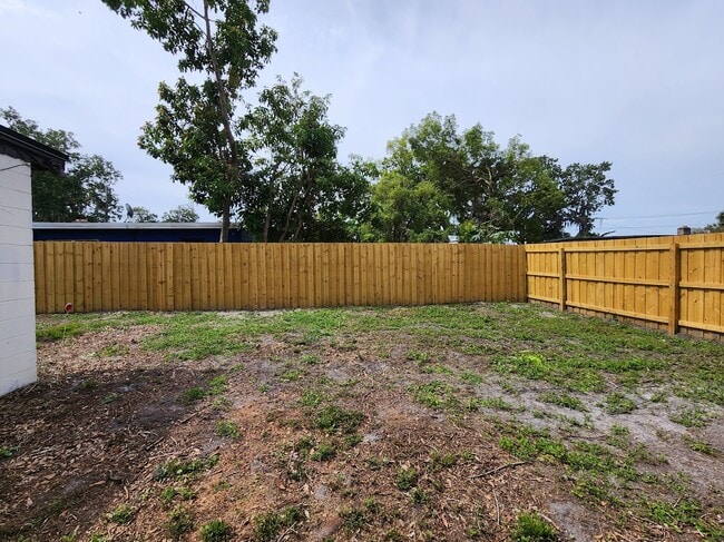 Building Photo - 218 N Lakeland Ave