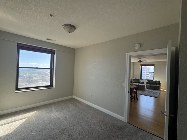 Building Photo - 606 W Wisconsin Ave