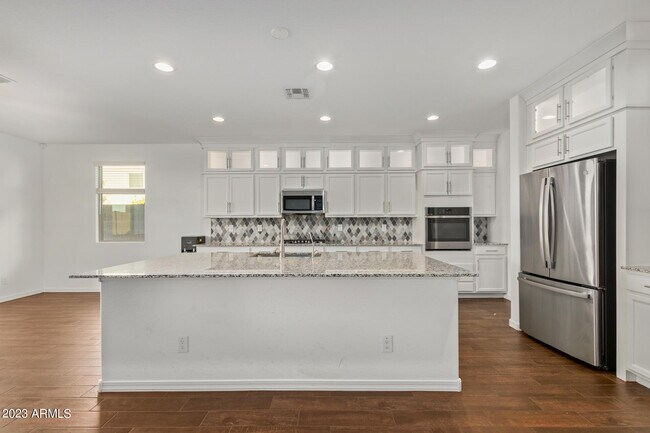 Building Photo - 14038 W Desert Hollow Dr