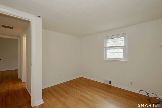 Building Photo - 121 Westport Rd