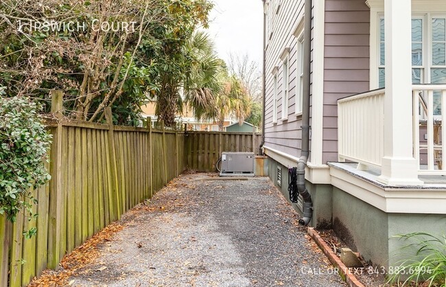 Building Photo - Beautiful House Just 2 Blocks From MUSC | ...