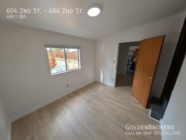 Building Photo - 604 2nd St