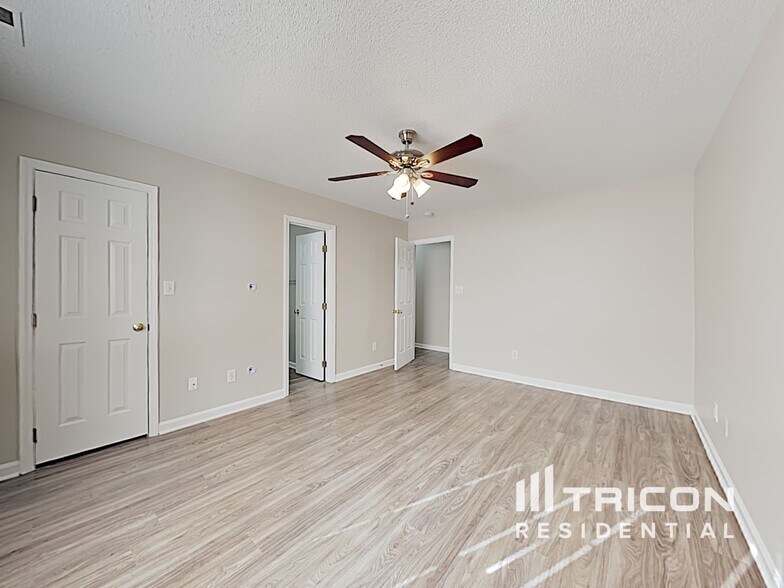 Building Photo - 204 Wexford Dr