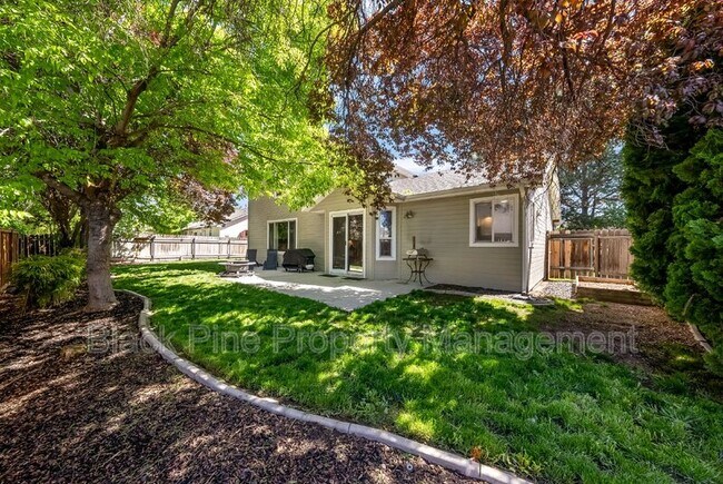 Building Photo - 1127 N Echohawk Way