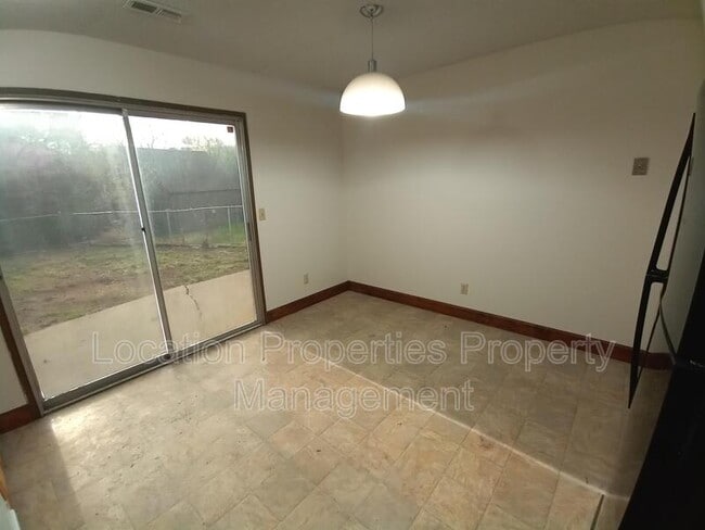 Building Photo - 104 Glenview Dr