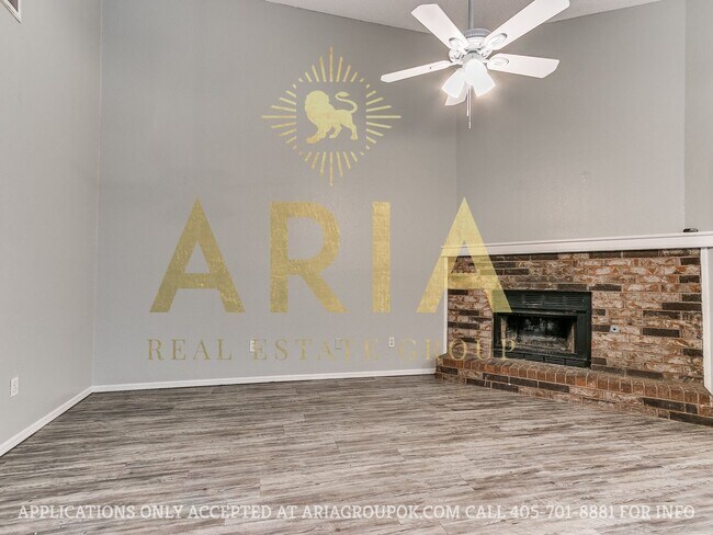 Building Photo - 3 Bed/1.5 Bath Duplex in West Norman! AVAI...