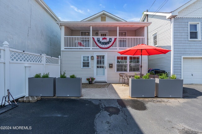 Building Photo - 509 8th Ave