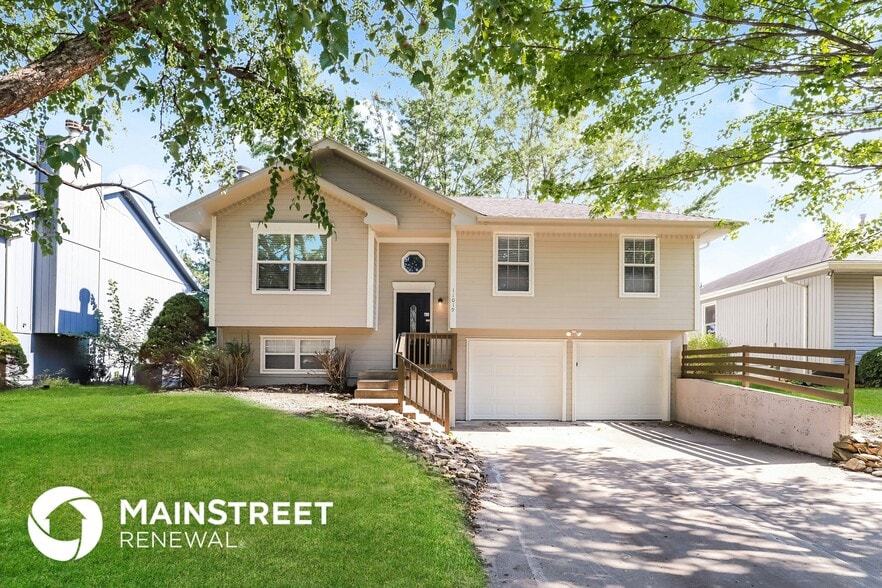 Primary Photo - 11019 N Ditman Ave