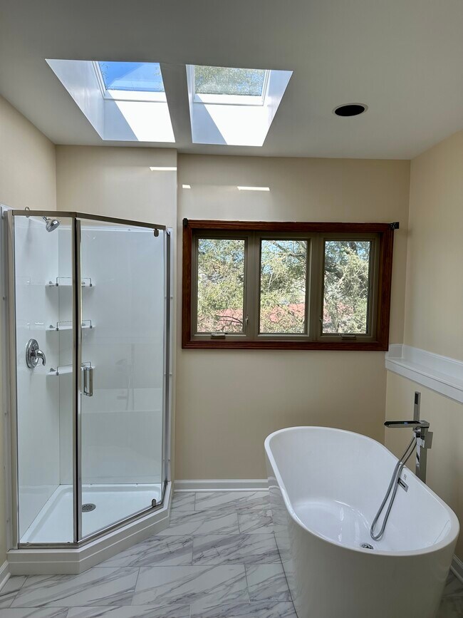 Primary Bathroom - 1010 Arbor Ct