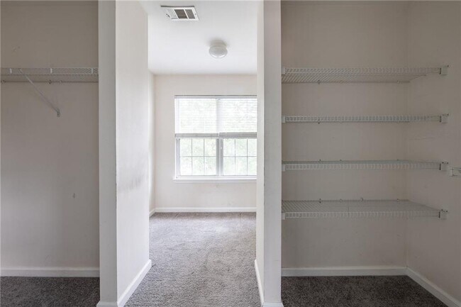 Building Photo - 7702 Parkside Dr