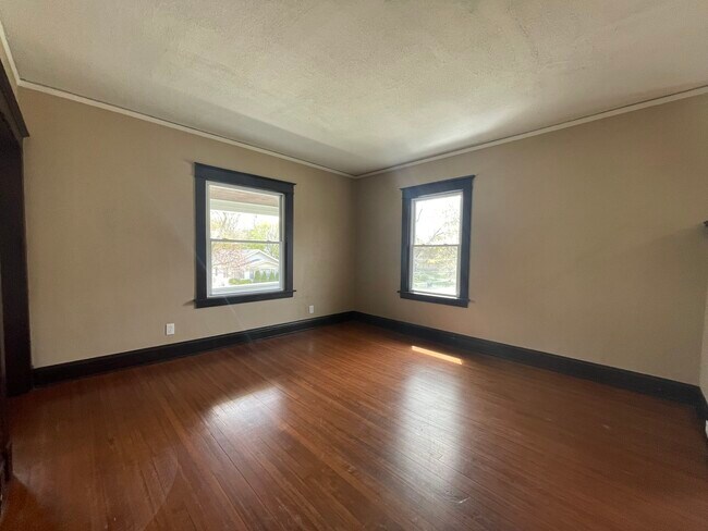 Building Photo - 710 N Poplar St