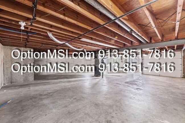 Building Photo - 1/2 month free if moved in by 1/25/26!! Spacious & Updated Duplex Near Downtown Overland Park!