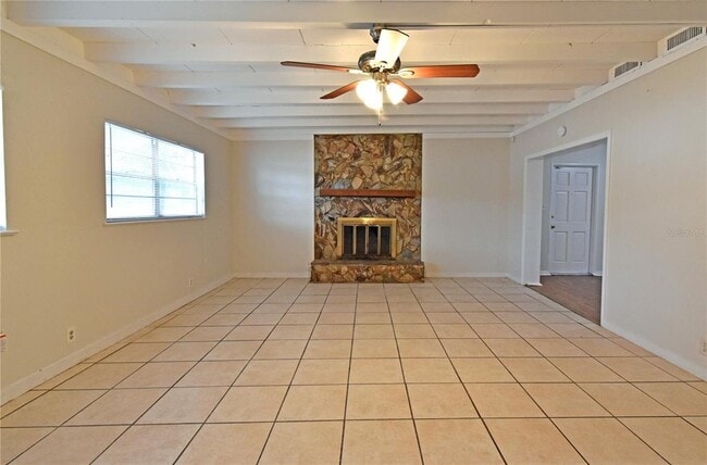 Building Photo - 12422 N Howard Ave