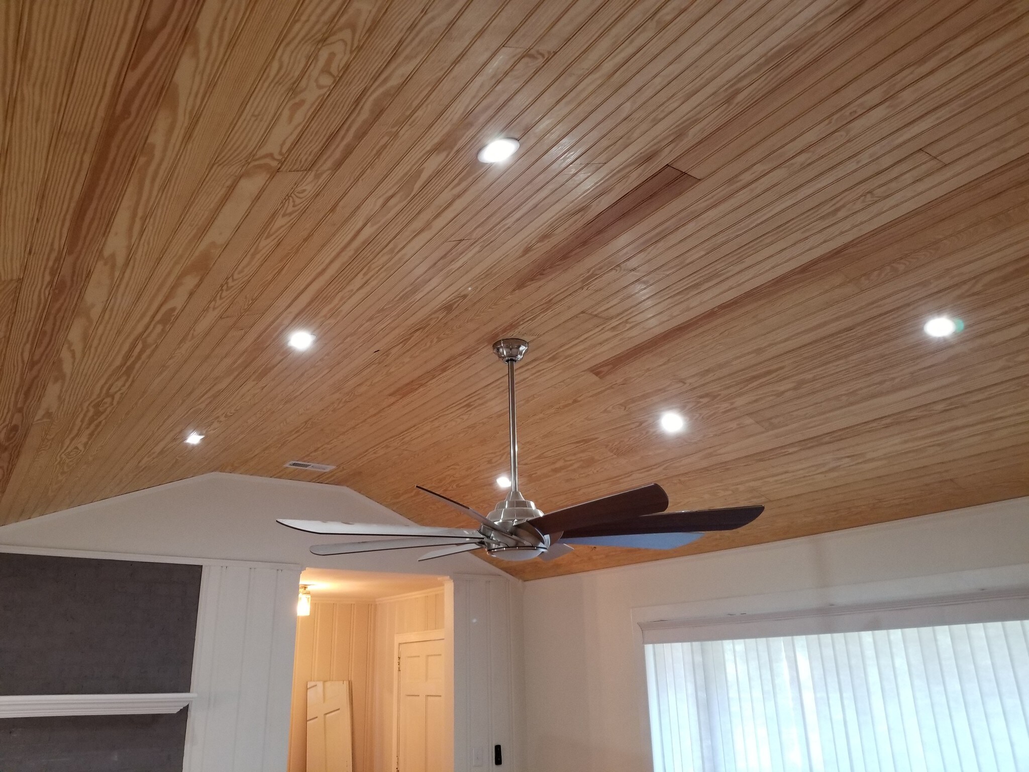 Cathedral ceiling living room - 312 Harvey Cir
