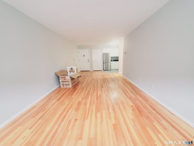 Building Photo - 637 Cove Rd