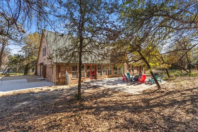 Building Photo - 1522 Oakwood Dr