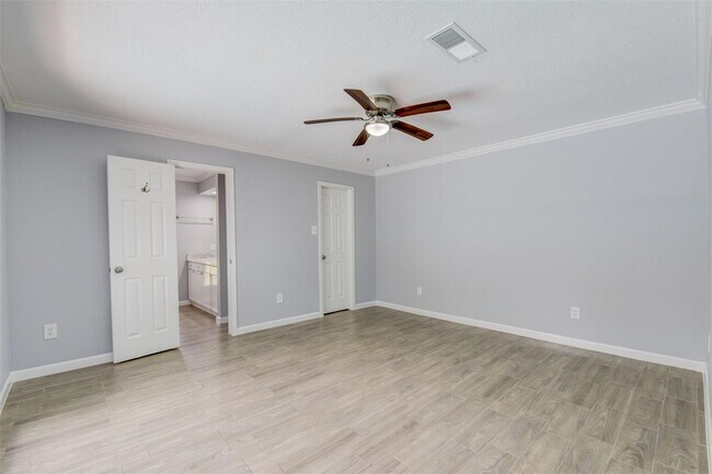 Building Photo - 4535 Turf Valley Dr