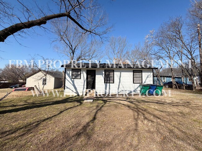 Building Photo - 410 N Flat St