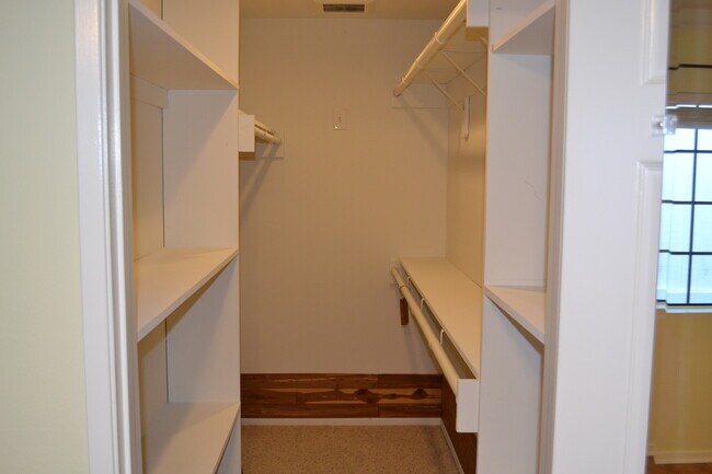 Building Photo - 3-Bedroom Home with Bonus Space | South Redondo Beach | Near Coast