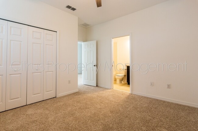 Building Photo - Beautiful Waterfront Home (4/3.5) in Grove...