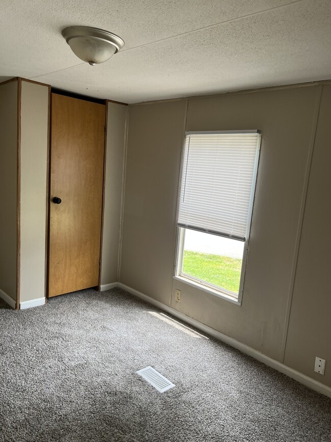 Building Photo - 26 Yoakum Cir