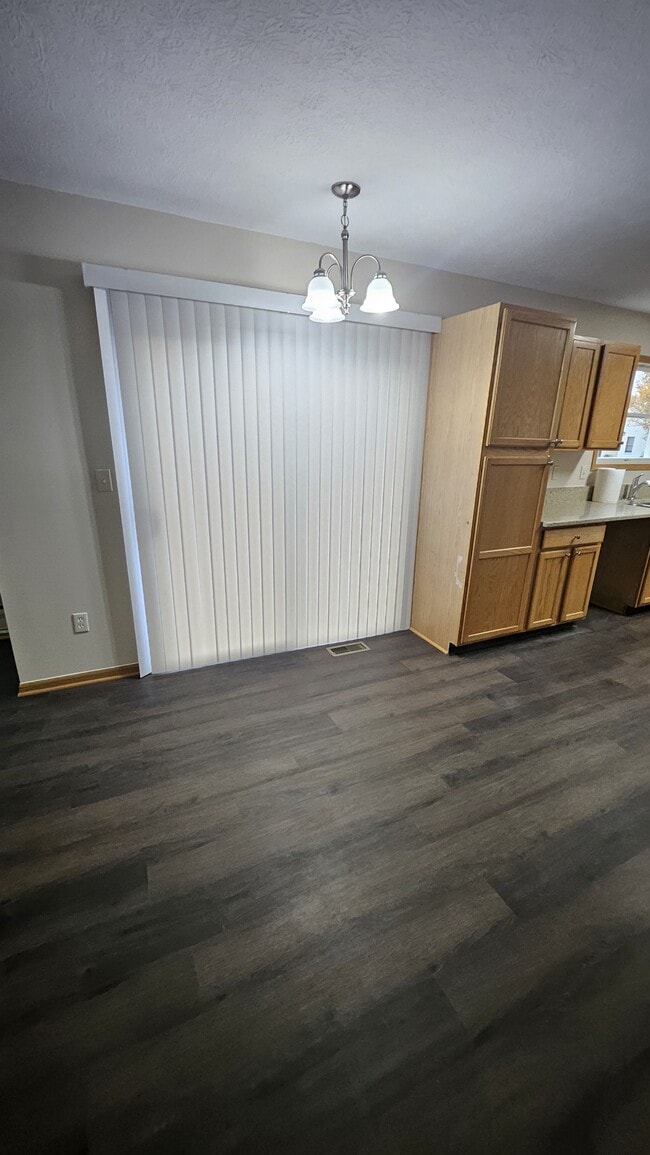 Building Photo - 8568 Clover Glade Dr