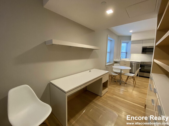 Building Photo - 117 Auburn St