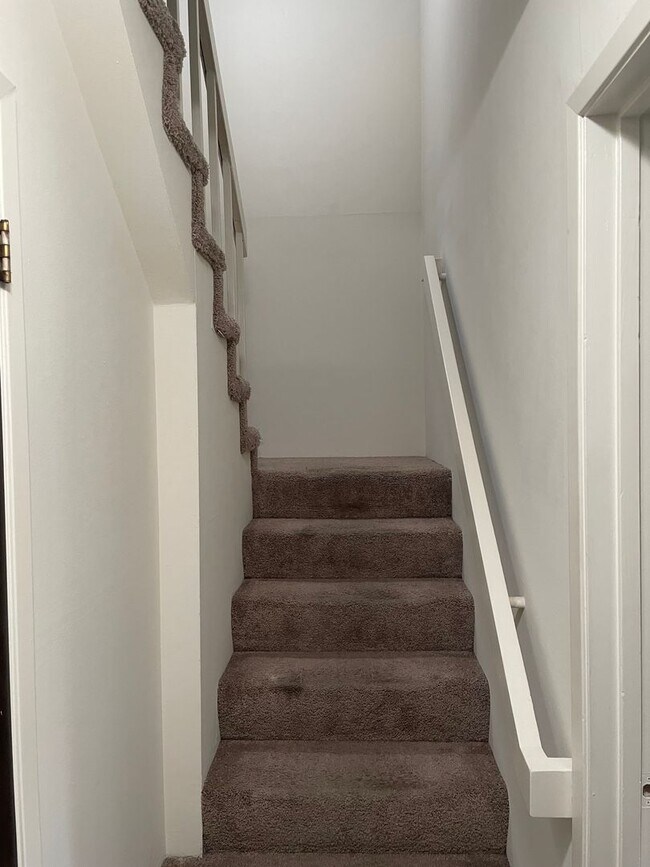 Building Photo - Two Story 3 Bedroom/2.5 Bathroom w/Two Car Garage