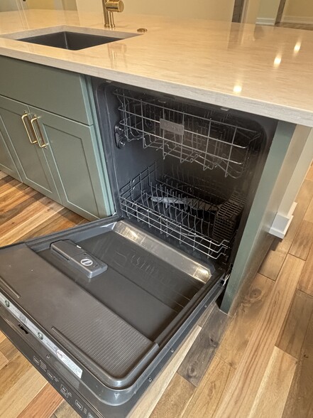 Building Photo - 2188 W 31st St