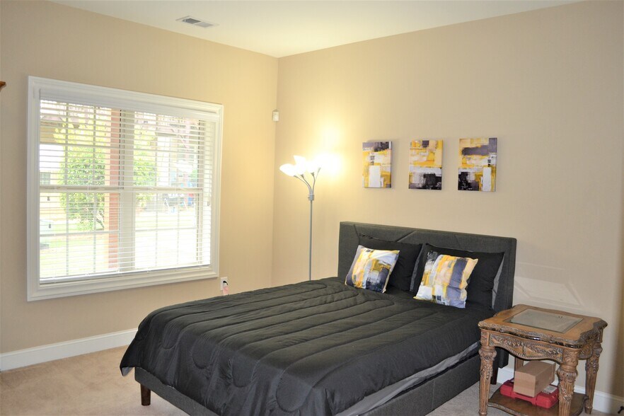 Building Photo - 1035 Willow Field Ln