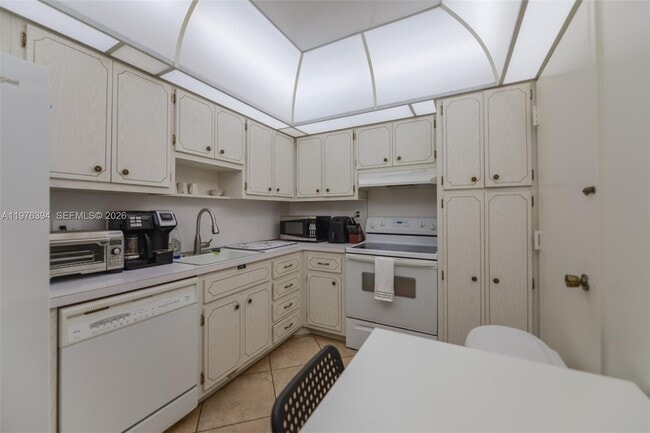 Building Photo - 1980 S Ocean Dr