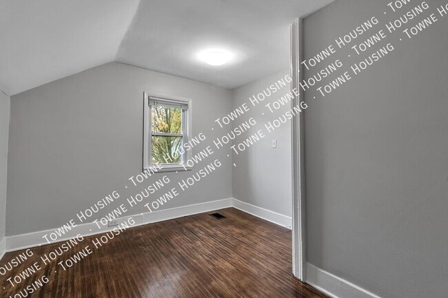 Building Photo - 105 Mariner St